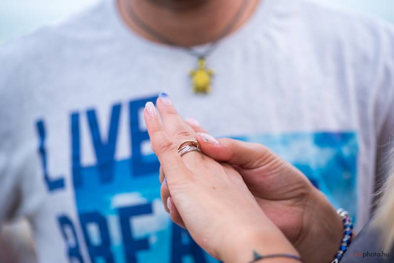 Páros fotózásból jegyesfotó a Titkos helyen