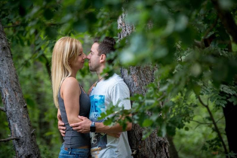Páros fotózásból jegyesfotó a Titkos helyen