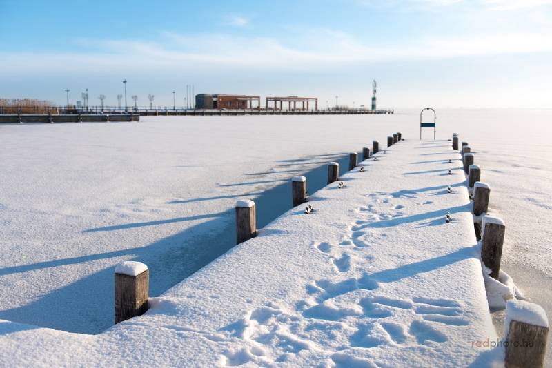 Téli Balaton egy félsziget körül