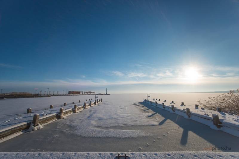 Téli Balaton egy félsziget körül