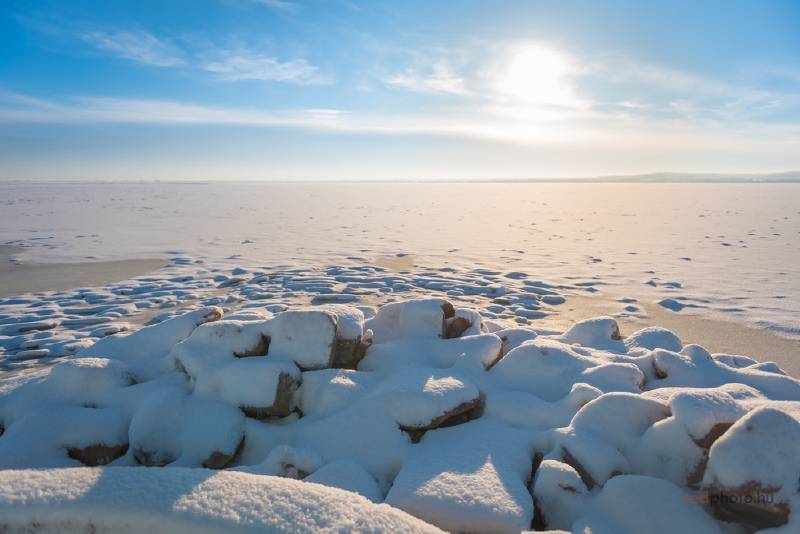 Téli Balaton egy félsziget körül