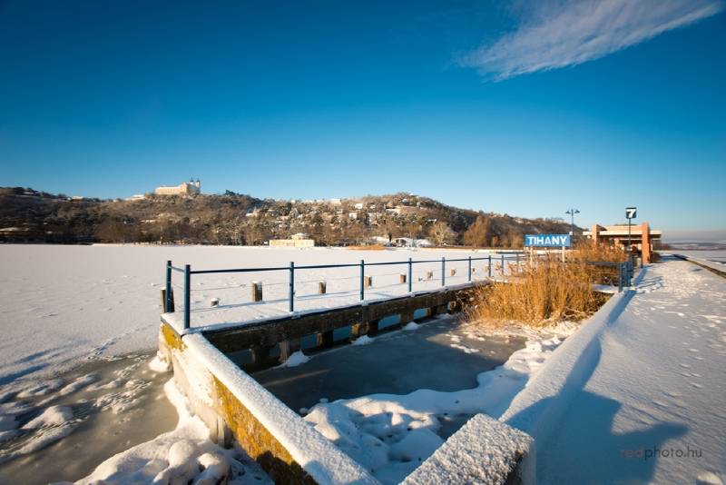 Téli Balaton egy félsziget körül