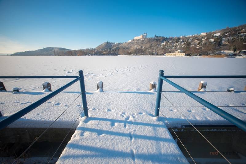 Téli Balaton egy félsziget körül