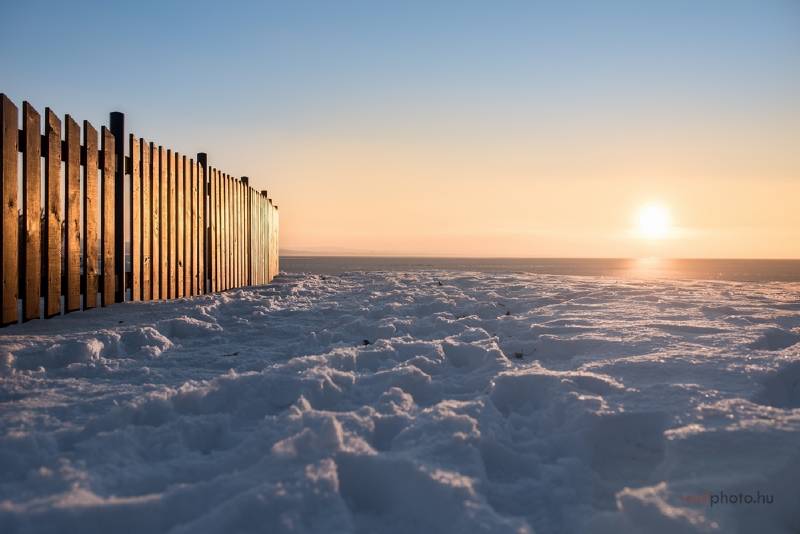 Téli Balaton egy félsziget körül
