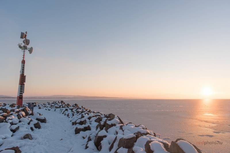 Téli Balaton egy félsziget körül