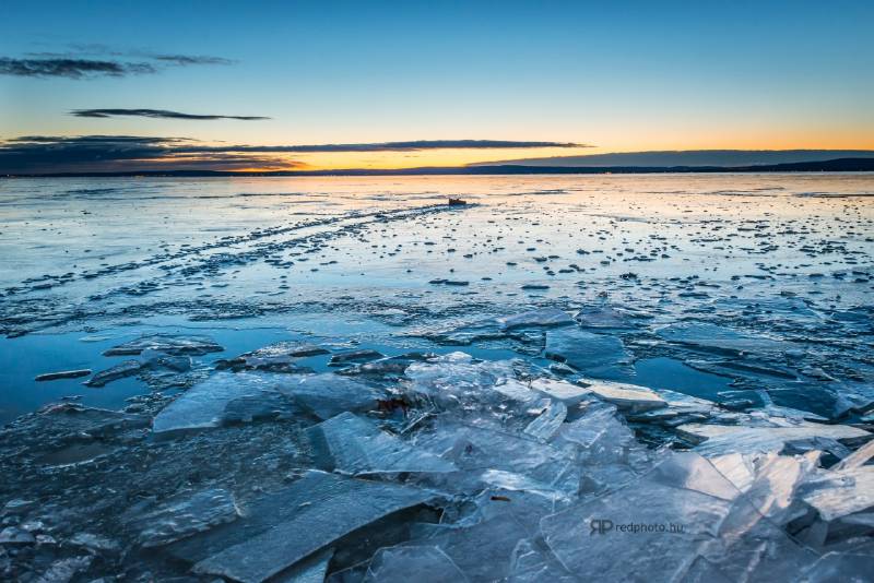 Téli hajnal a Balatonnál