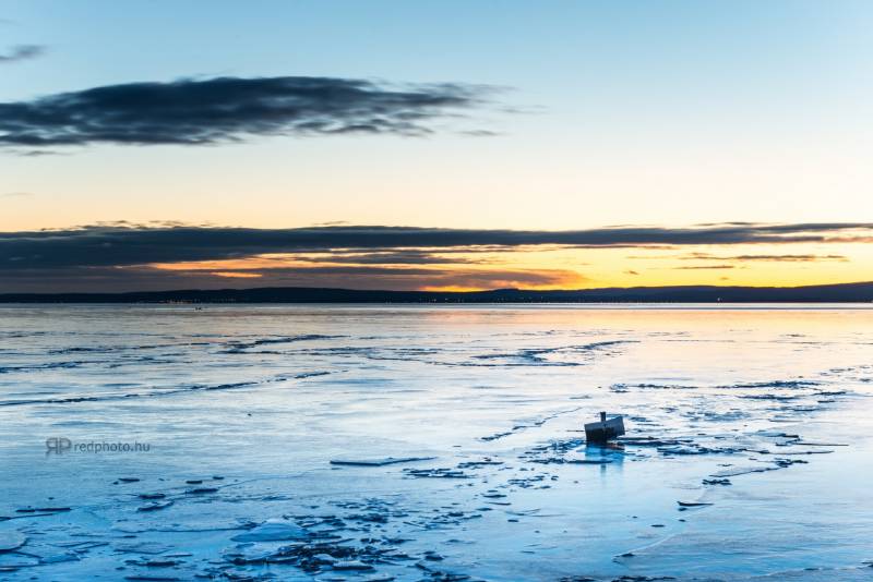 Téli hajnal a Balatonnál