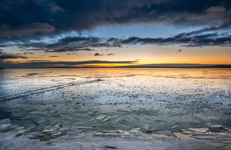 Téli hajnal a Balatonnál