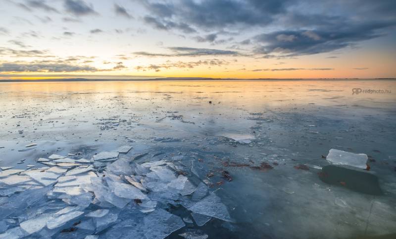 Téli hajnal a Balatonnál