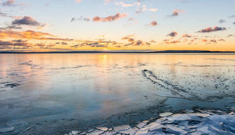 Téli hajnal a Balatonnál