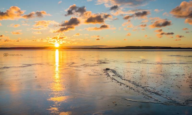 Téli hajnal a Balatonnál