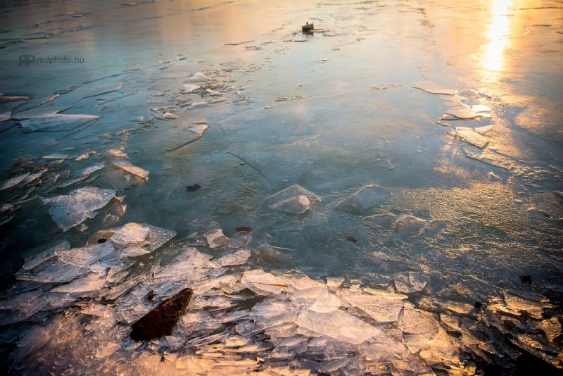 Téli hajnal a Balatonnál