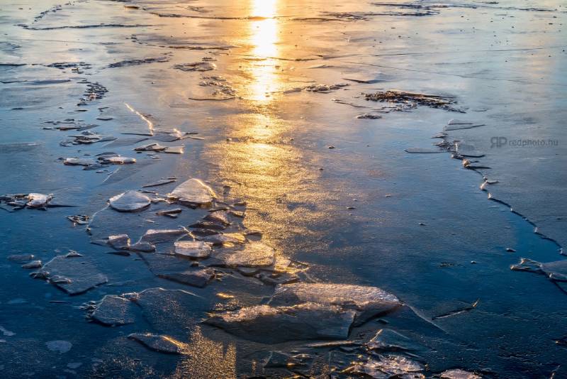 Téli hajnal a Balatonnál