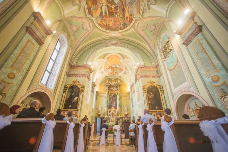 Kis esküvő nagy szerelem